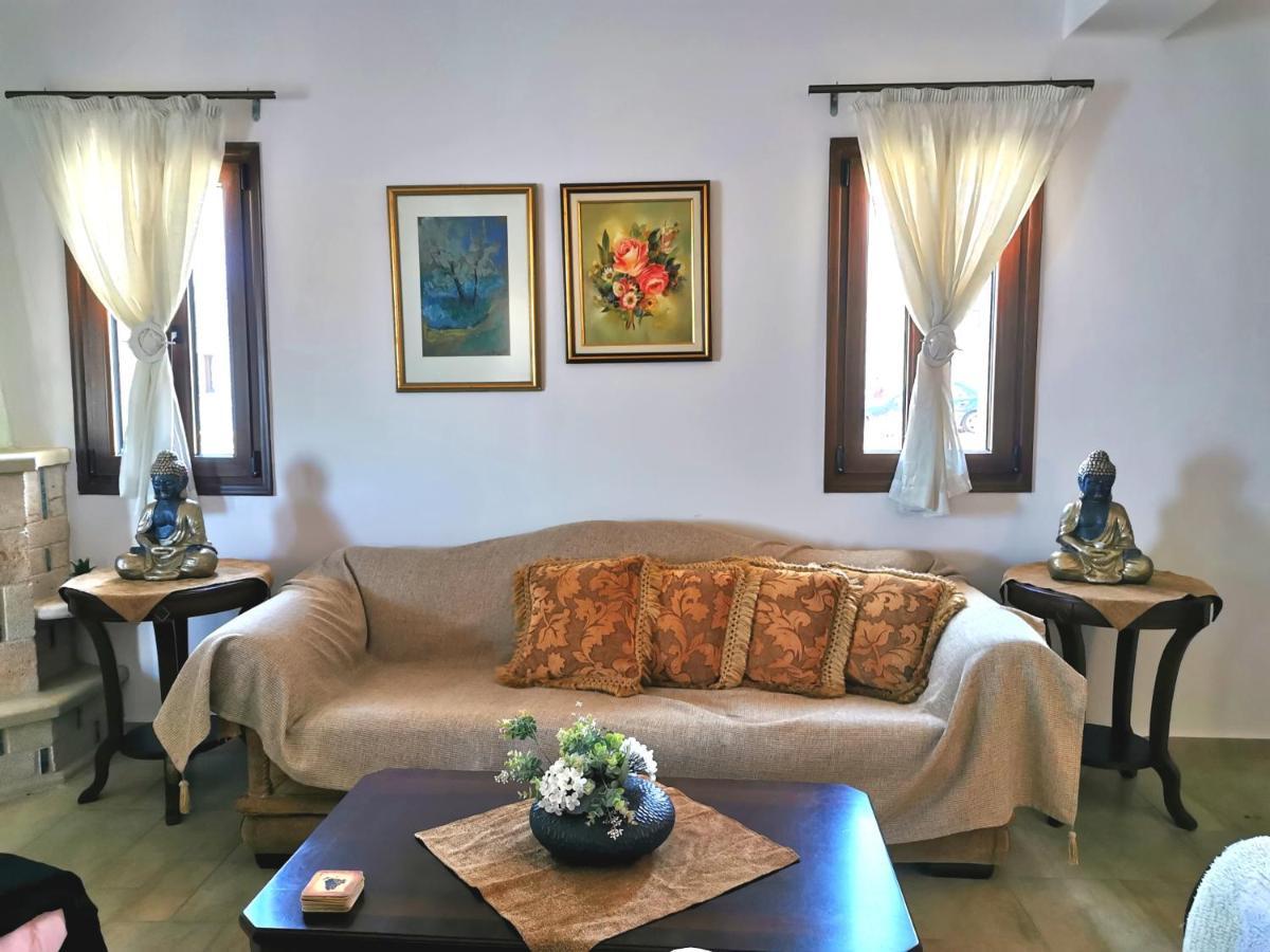 Athevillas Antonis Mína Exteriör bild