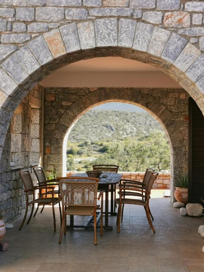 Athevillas Antonis Mína Exteriör bild