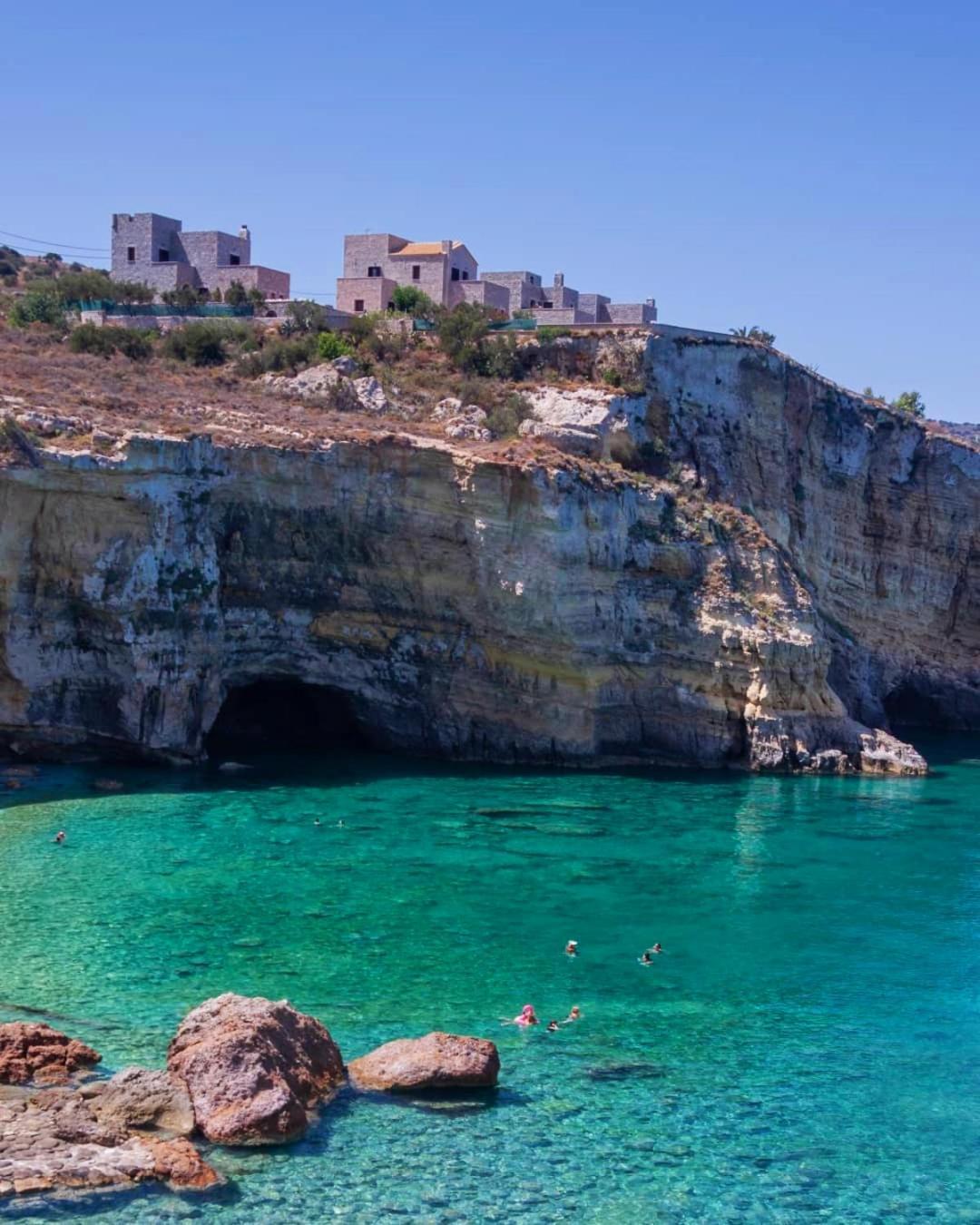 Athevillas Antonis Mína Exteriör bild