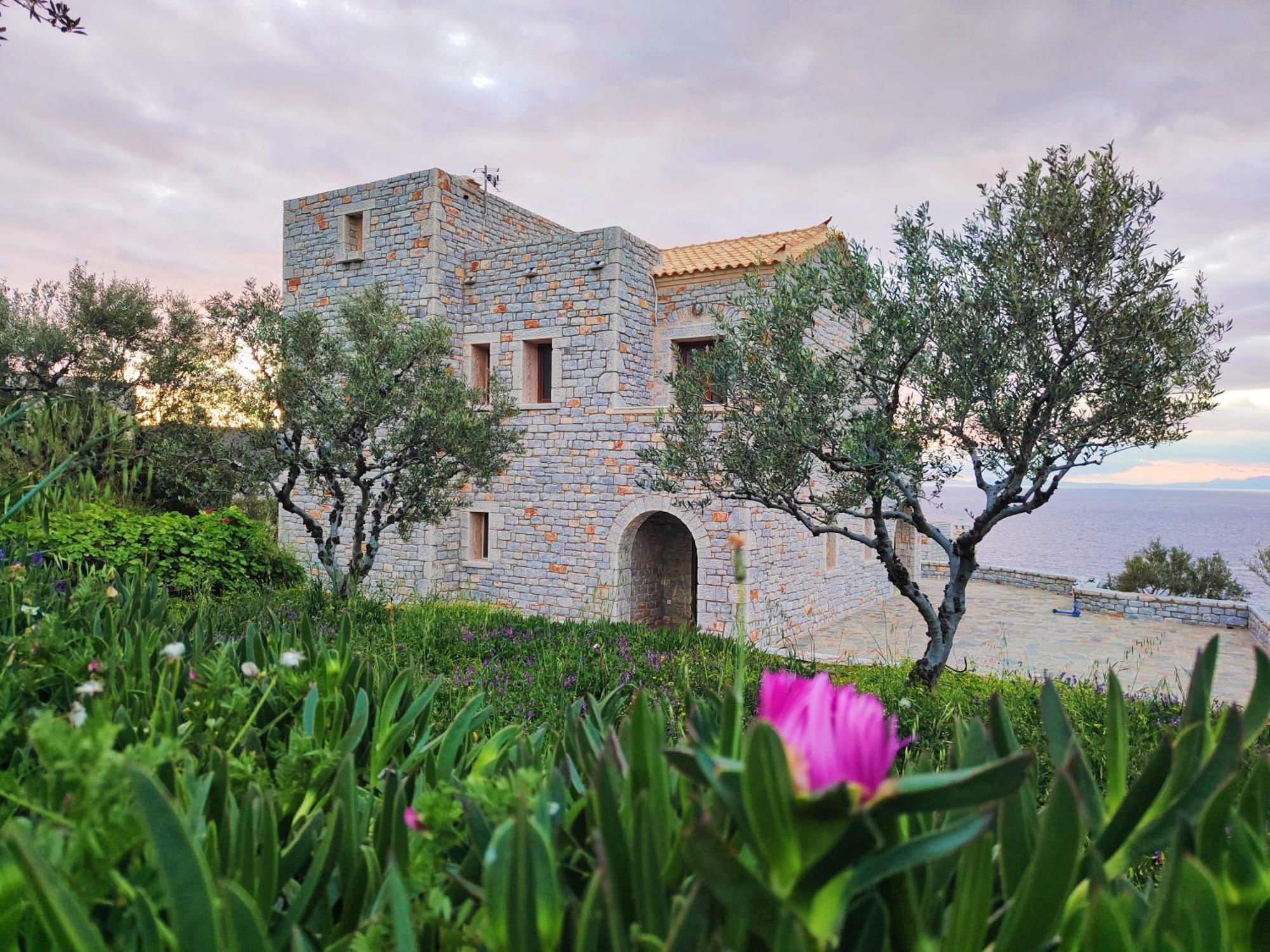 Athevillas Antonis Mína Exteriör bild