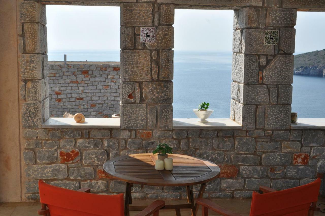 Athevillas Antonis Mína Exteriör bild
