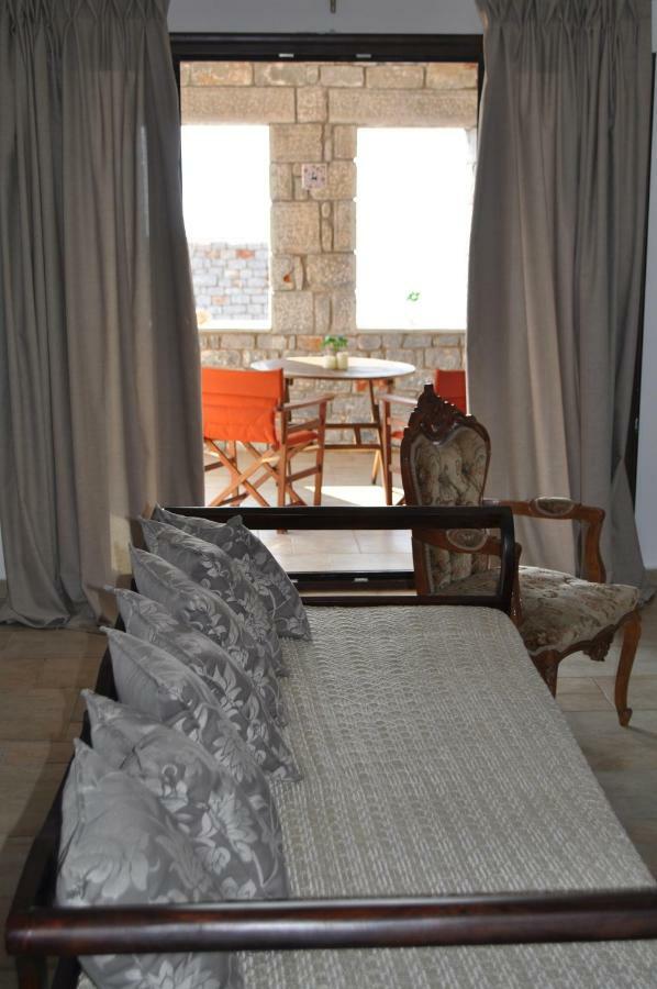 Athevillas Antonis Mína Exteriör bild