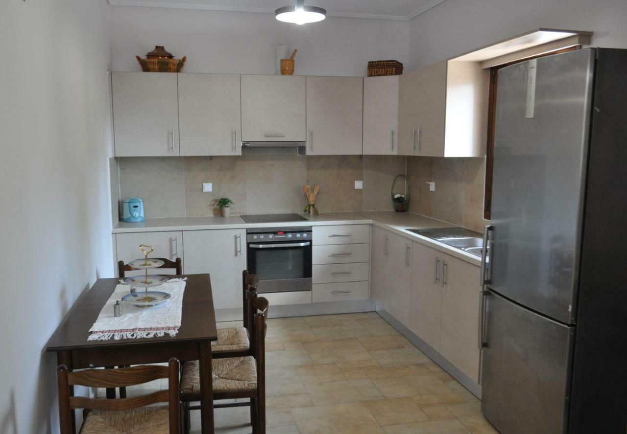 Athevillas Antonis Mína Exteriör bild